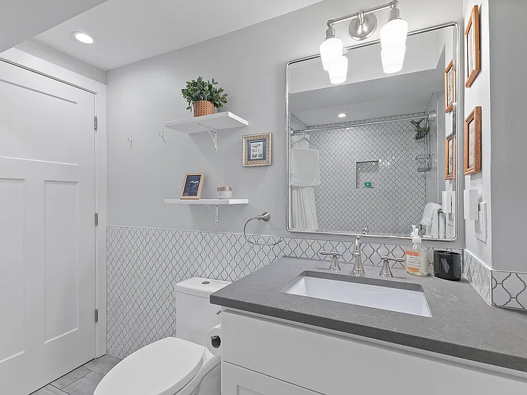 2061 NW Kearney St — Photo 15