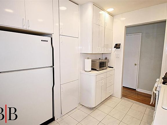 4th image of 2424 E 63rd St
