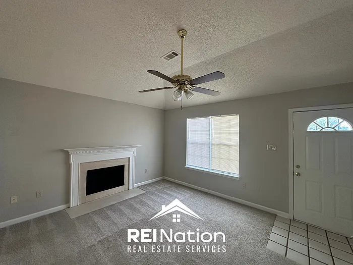 3 bed, 2.0 bath, 1030 sqft, $1,495 — Photo 2