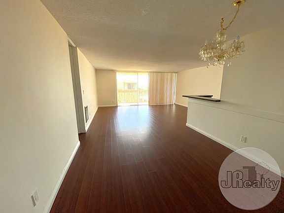 3rd image of 6542 Ocean Crest Dr APT B101