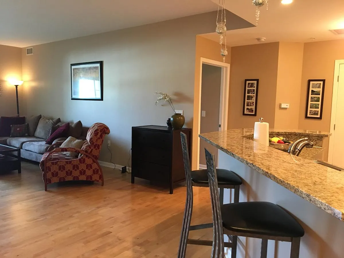 1 bed, 859 sqft, $2,150 — Photo 3