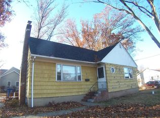 9 Edgewood Ave, Colonia, NJ 07067