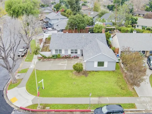 22201 Schoolcraft St, Canoga Park, CA 91303