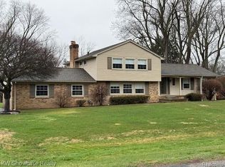28347 Greenmeadow Cir E, Farmington Hills, MI