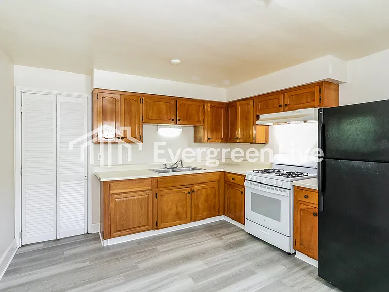 3284 Warfield Ave — Photo 5