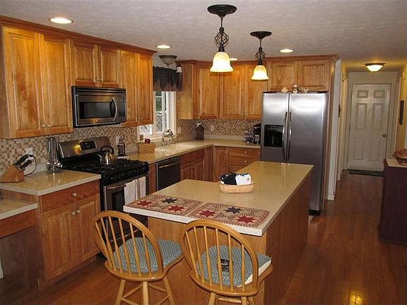3rd image of 123 Goeletta Dr