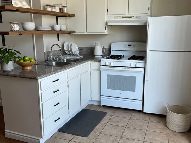 10256 McClemont Ave — Photo 5