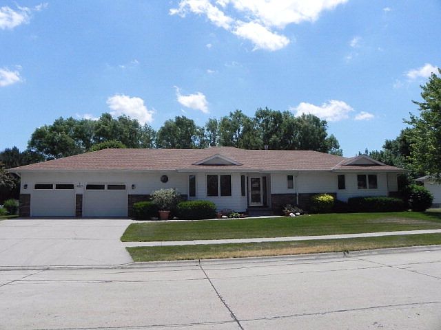 1st image of 4027 Palace Dr