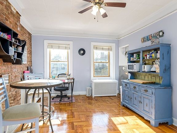 2nd image of 326 De Graw St #3
