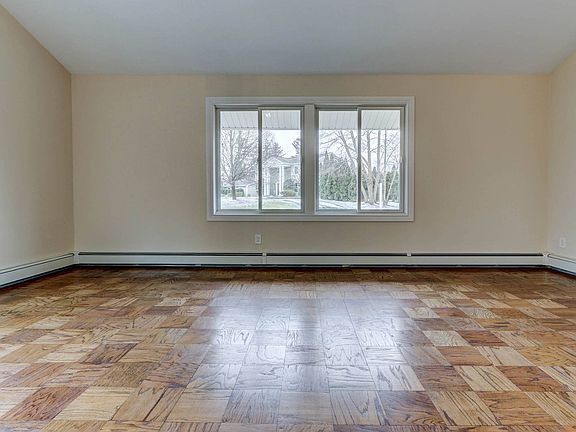 5th image of 87 Karol Pl