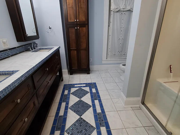 114 W Lexington Ave — Photo 50