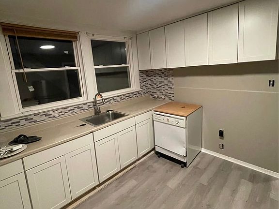 4th image of 1662 Chandler Ave APT 2