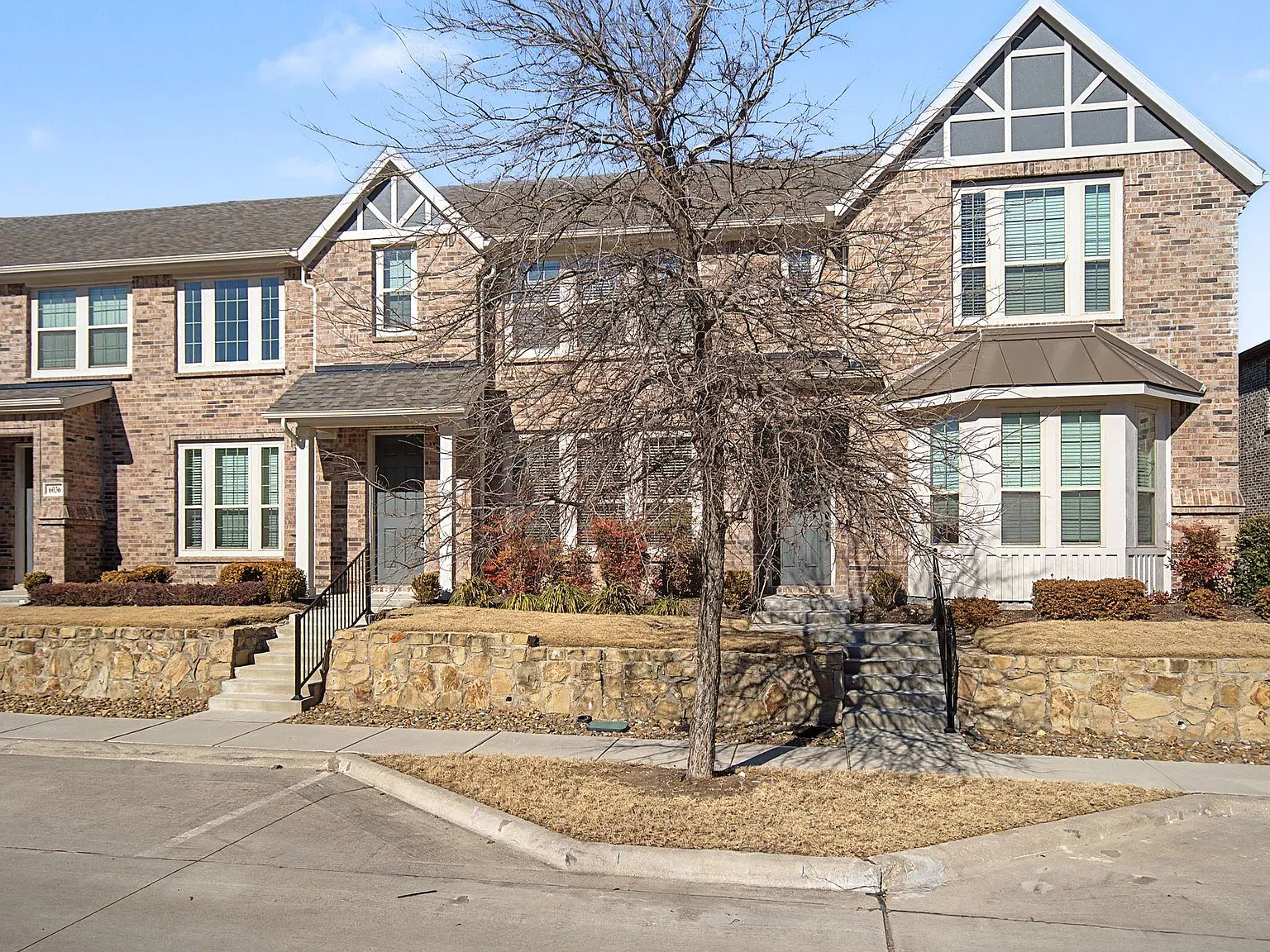 3 bed, 1722 sqft, $2,400 — Photo 2