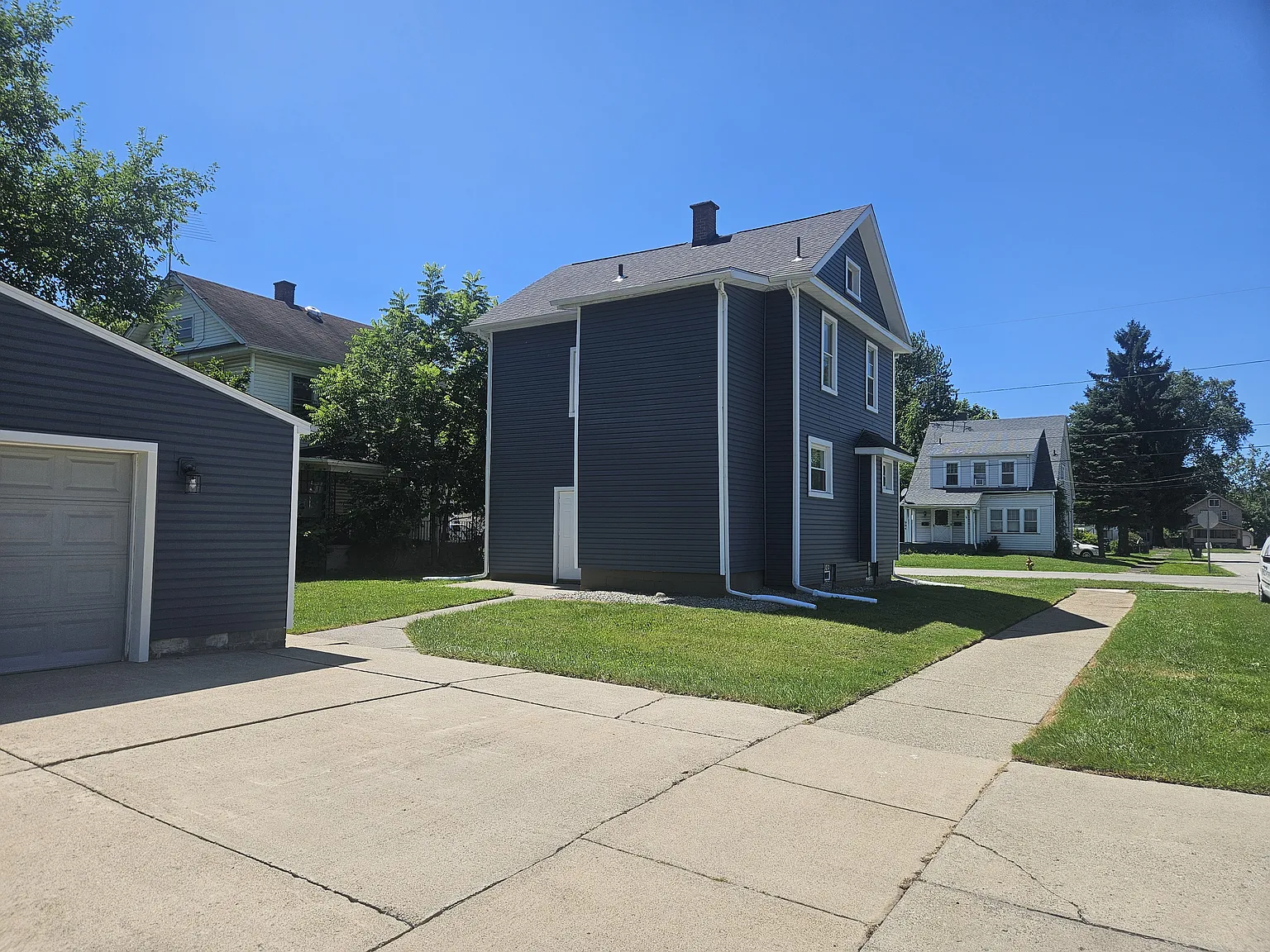 3 bed, 1270 sqft, $1,500 — Photo 2