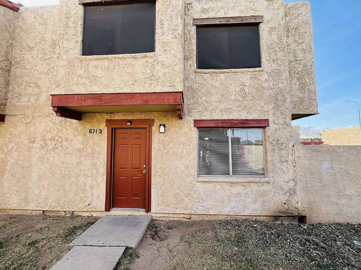 6713 W Devonshire Ave — Photo 2