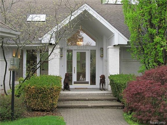 2nd image of 38238 Connaught Dr