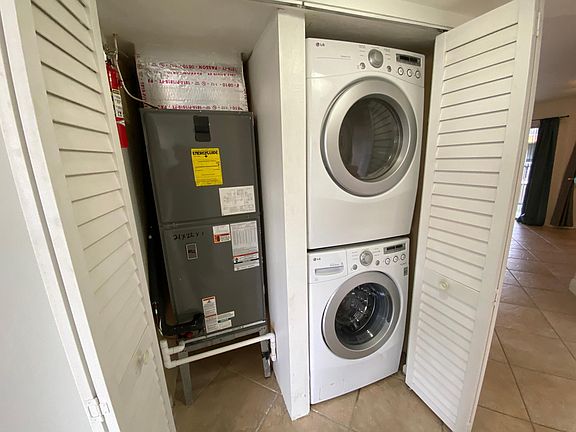 5th image of 2620 SE 20th Ct Unit 2620