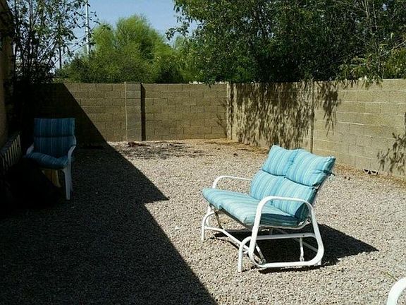 3rd image of 1259 E Divot Dr