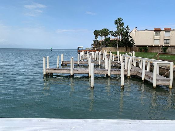 17 boat slips