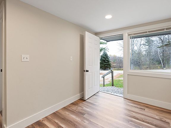 4th image of 29 Eastside Lane #10