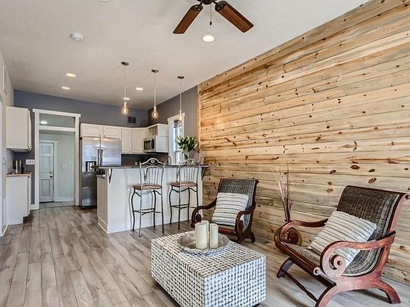 3rd image of 1021 W 37th Ave
