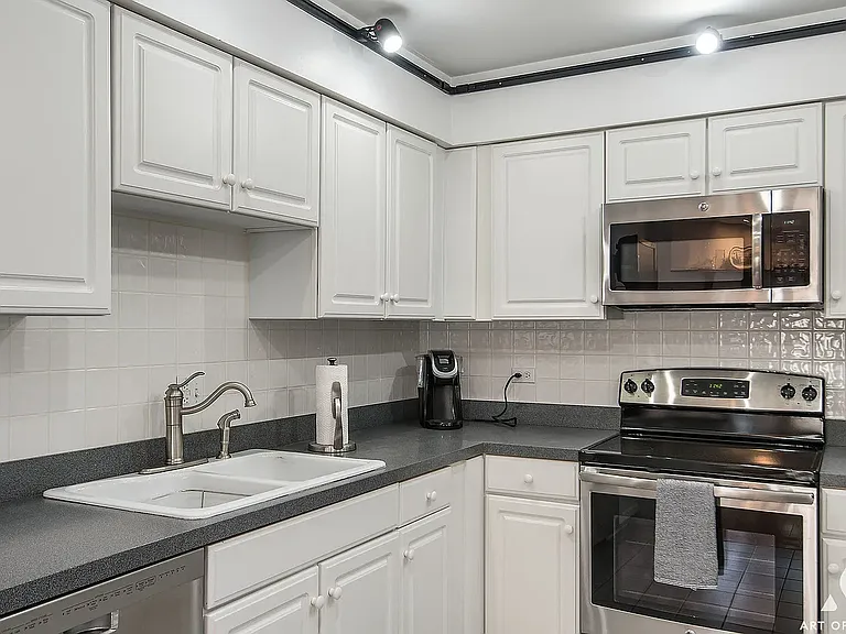 1201 W Diversey Pkwy #3A — Photo 15