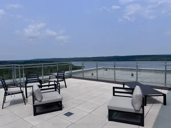 56 Lakeside Ter, Barrie, ON