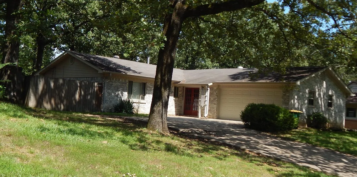 1901 Aztec Dr — Photo 2