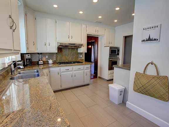 2nd image of 3242 Isla Vista Dr #1
