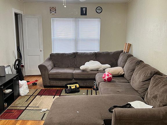 5th image of 934 1/2 S Flood Ave