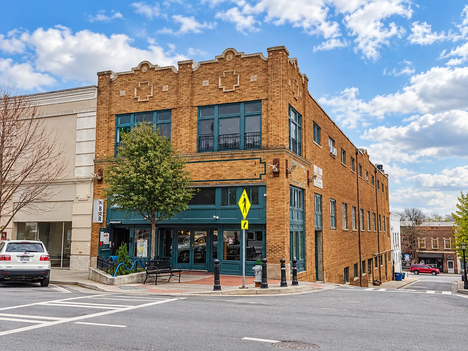 Welcome to 400 East Clayton Street! — Photo 2