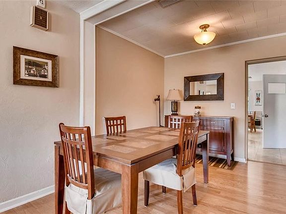 3rd image of 710 Warwick Pl