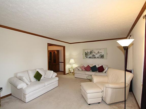 3rd image of 8175 Surrey Brook Pl