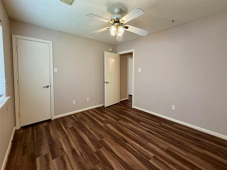 4006 Hunnington Dr — Photo 22