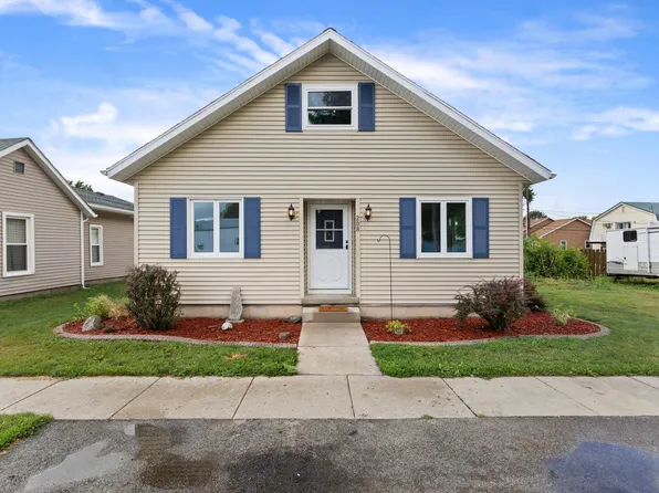 208 E Maple St, Ogden, IL 61859