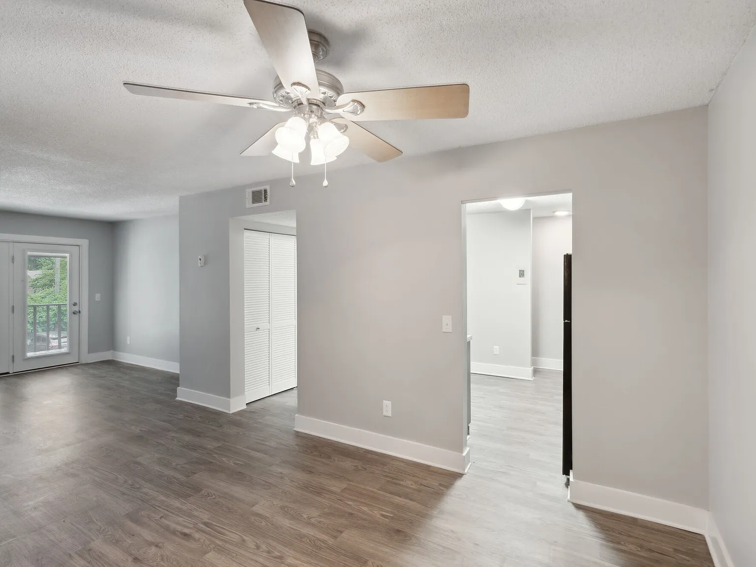 Nottingham Apartments — Photo 4