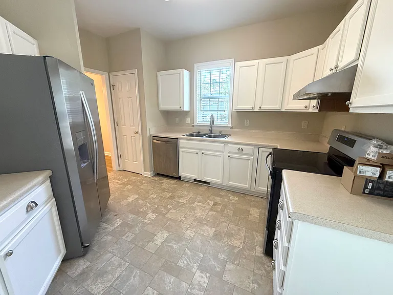 2509 Kentford Ct — Photo 11