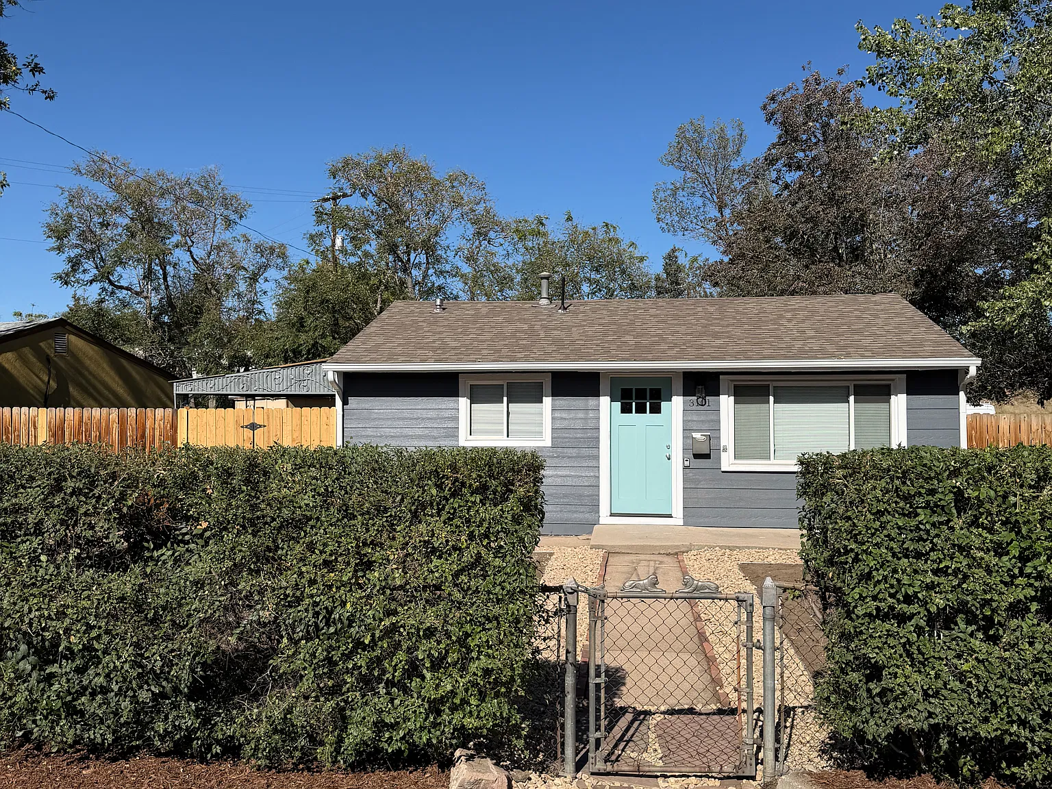 2 bed, 700 sqft, $2,200 — Photo 2