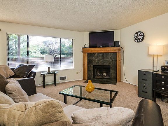 5th image of 17430 Ambaum Blvd S APT 4