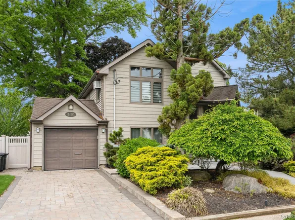 2772 Riverside Avenue, Merrick, NY 11566