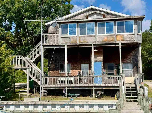 26070 & 26065 Main St, Beaver Island, MI 49782