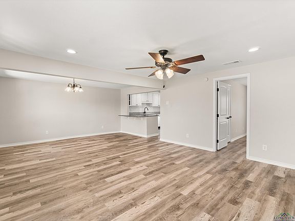 4th image of 112 N Estes