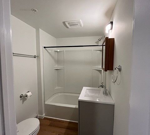 5th image of 560 Main St #1