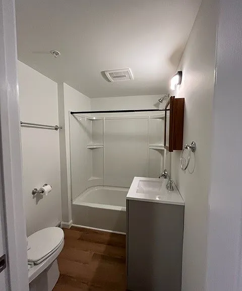560 Main St #1 — Photo 5