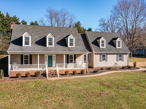 3rd image of 76 Heritage Dr