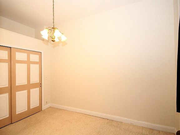 4th image of 327 W 57th St APT 4R