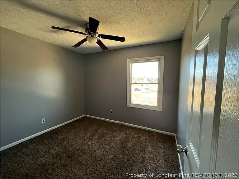 405 Kirkcaldy Ct — Photo 9