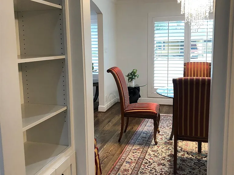 1346 Chantilly Ln — Photo 15