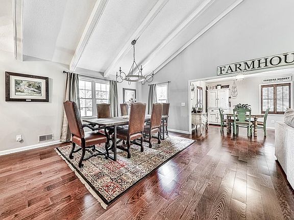 3rd image of 302 Laura Ln