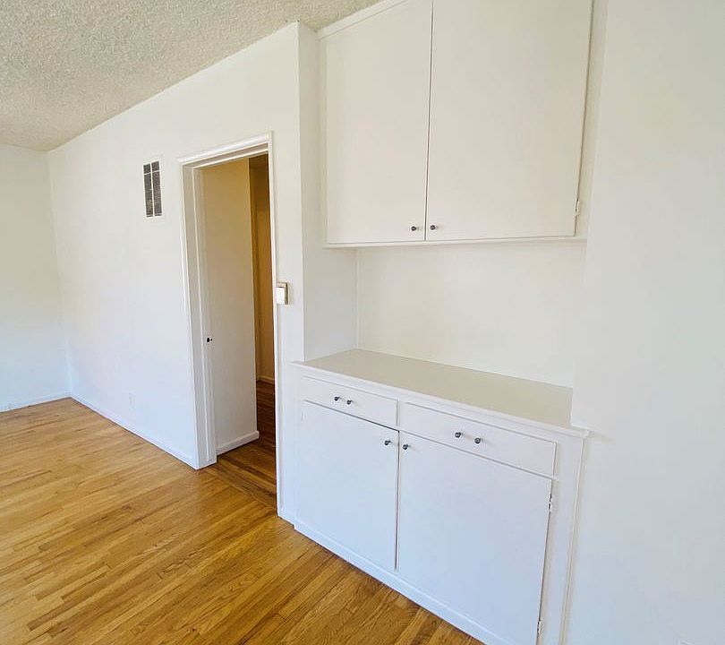 1st image of 3120 Scotland St #1